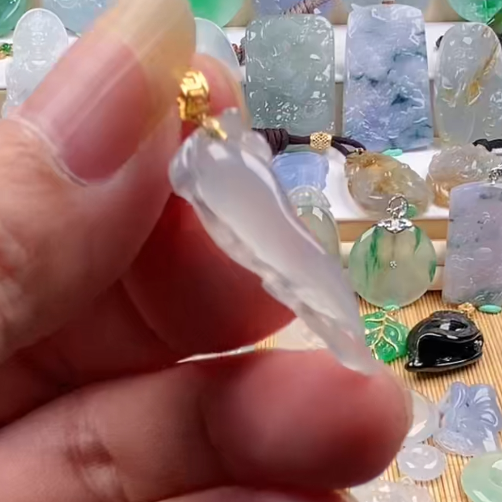 天然缅甸A货翡翠吊坠