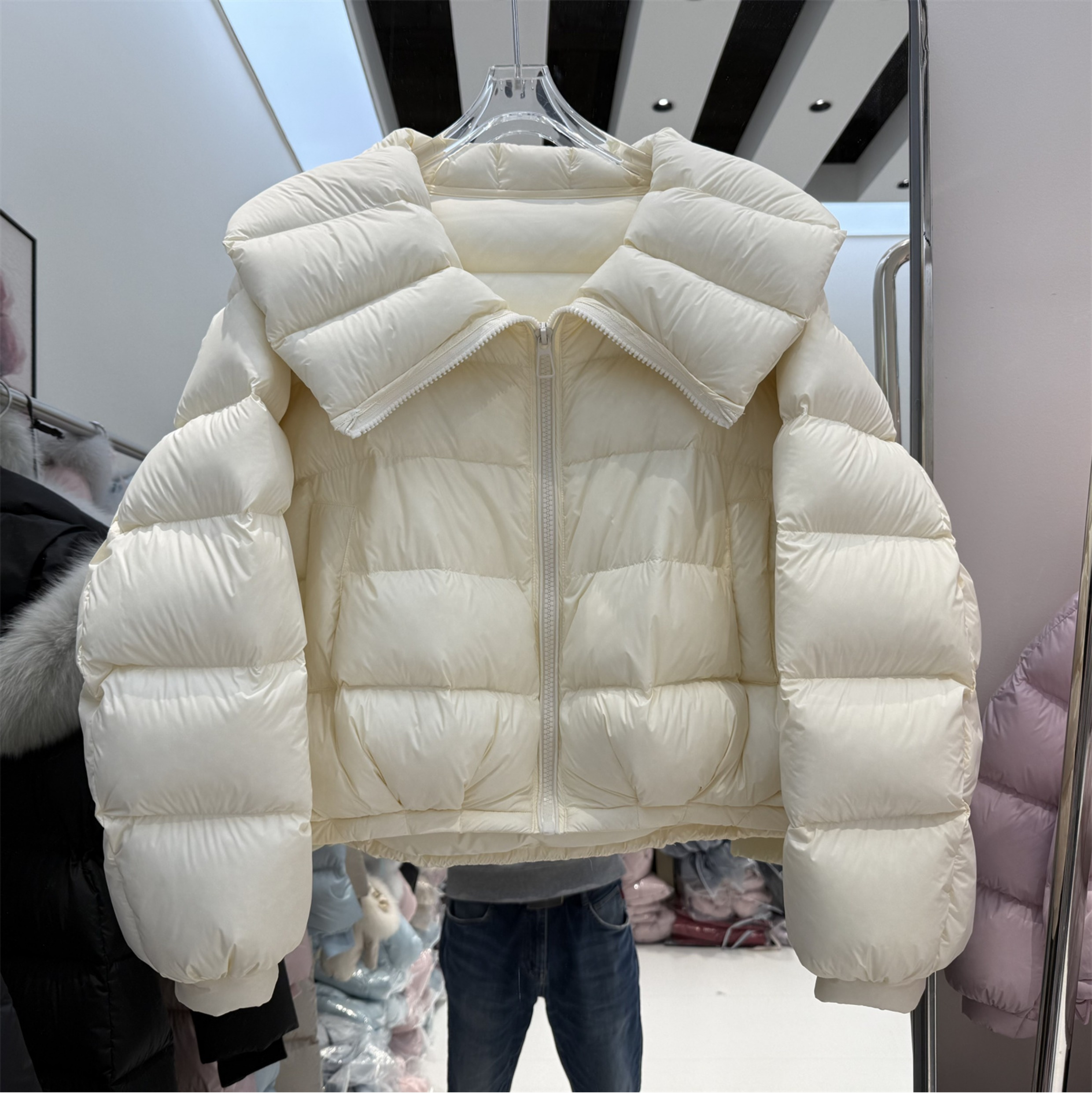 2025冬新款90白鸭绒羽绒服女短款娃娃领泡芙柔软加厚宽松保暖外套