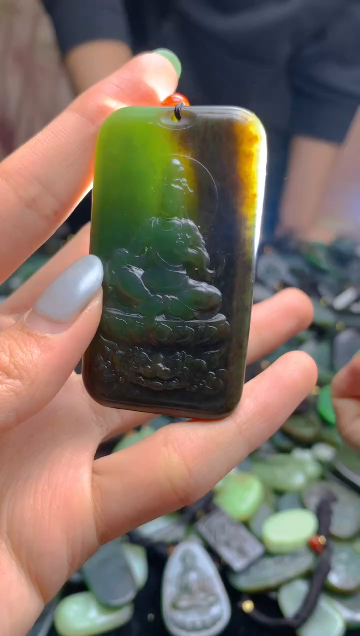 颈饰未镶嵌和田玉1