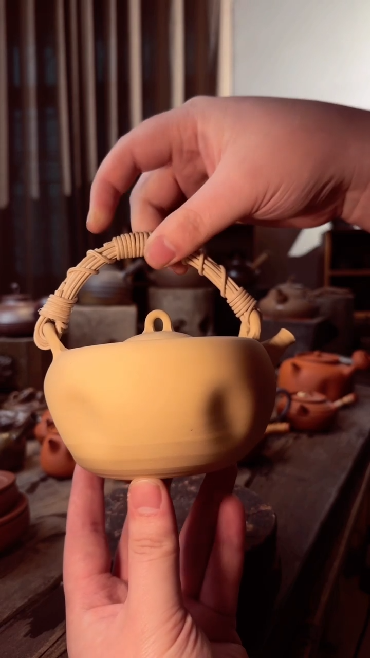 【闪购商品】壶原矿白泥凹凸提梁400cc