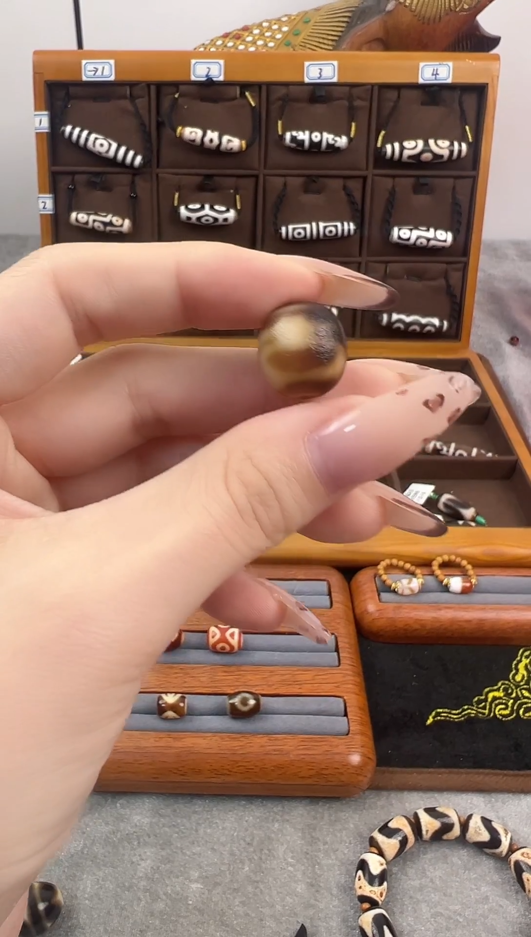 玛瑙/玉髓（覆膜）颈饰未镶嵌56.（微瑕）