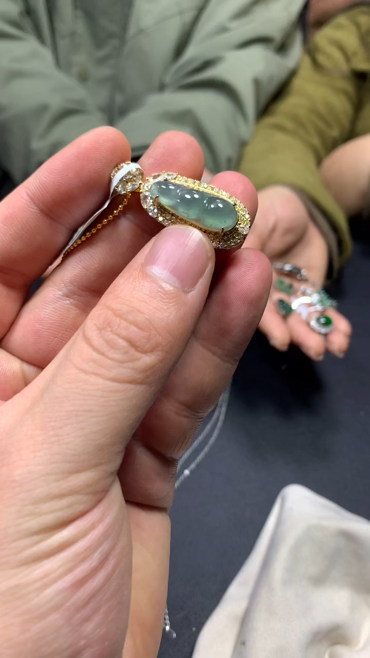 【闪购商品】翡翠吊坠(赠链)未镶嵌1035032794/多样性发一