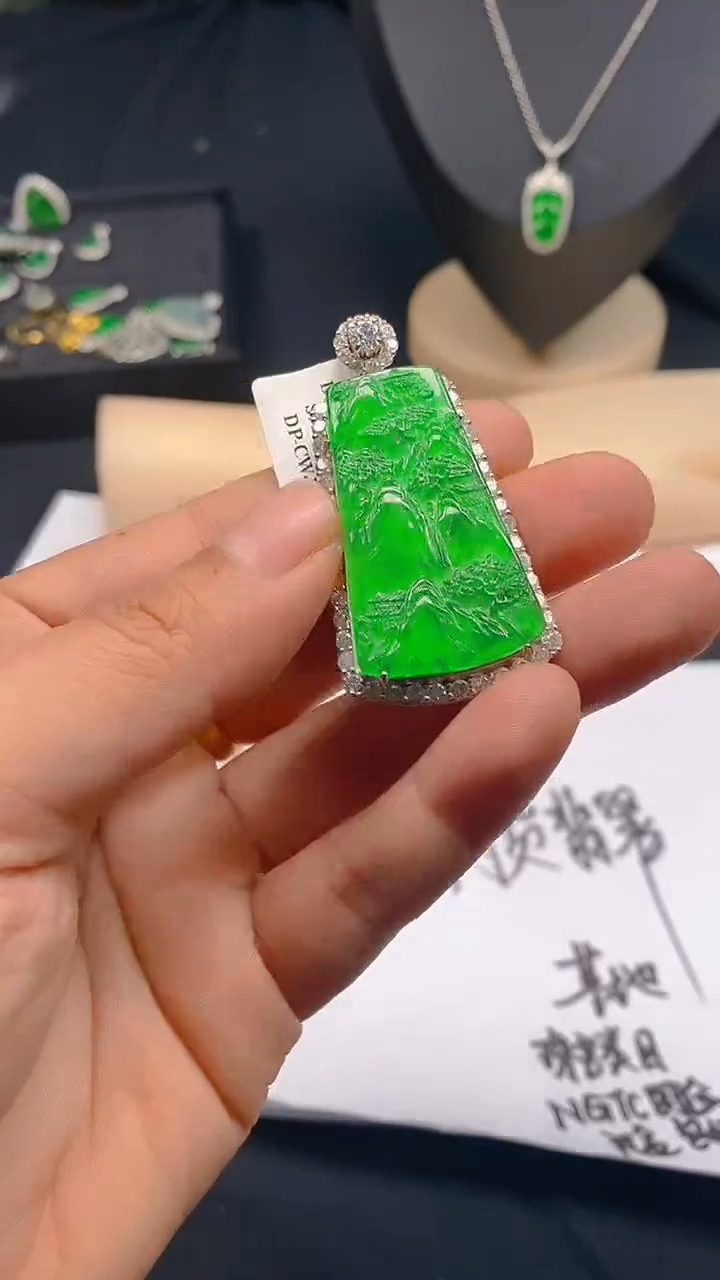 【闪购商品】翡翠颈饰未镶嵌天然A货玉石随机多样性发货