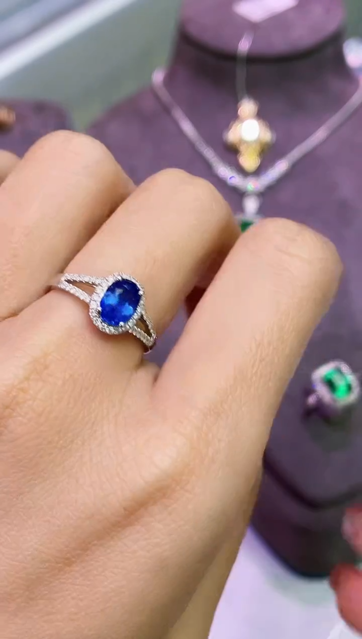 【闪购商品】蓝宝石戒指18K金镶嵌1.22克拉