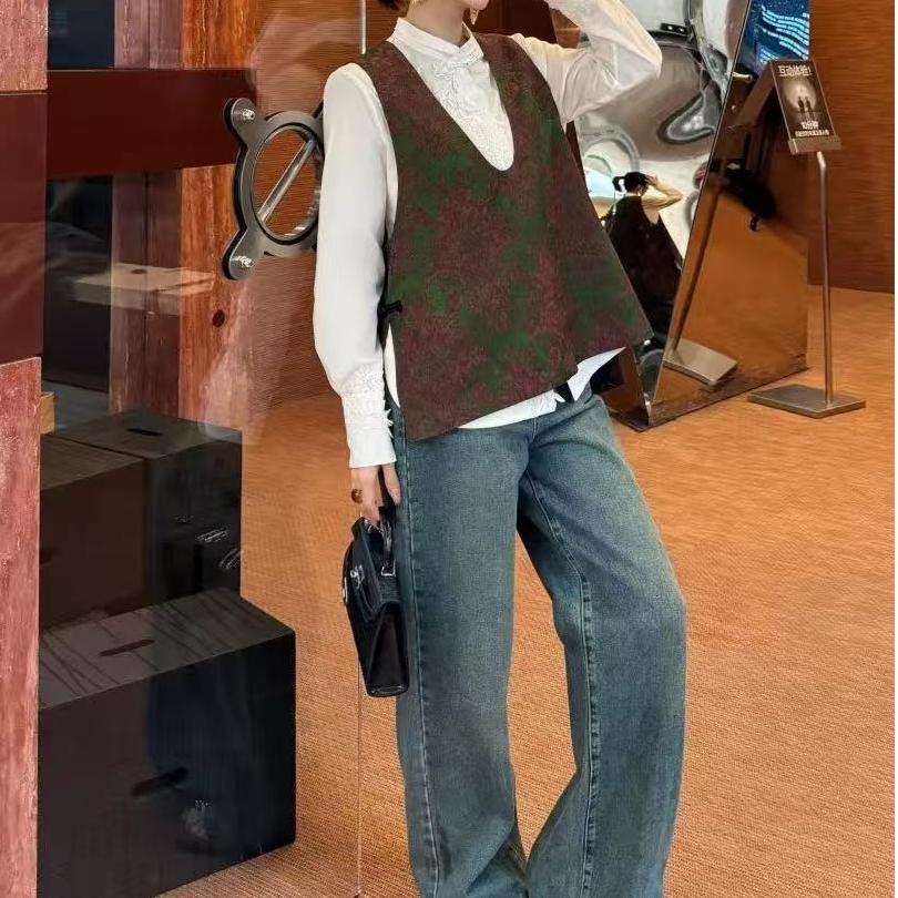 Momo2026新款新中式国风深V领澳洲羊毛马甲时尚叠穿百搭坎肩上衣