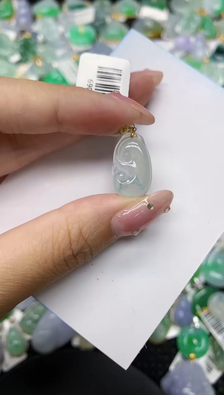 翡翠18K金镶嵌颈饰11111111111