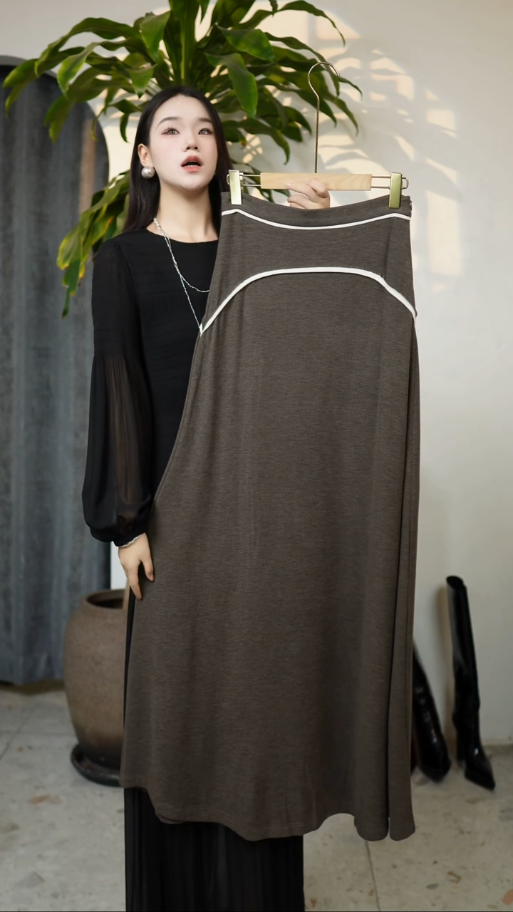 燕麦色白边半身裙 L码（74左右）