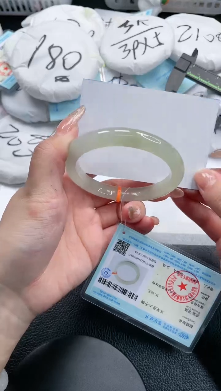 【闪购商品】石英质玉手镯未镶嵌4S75-59