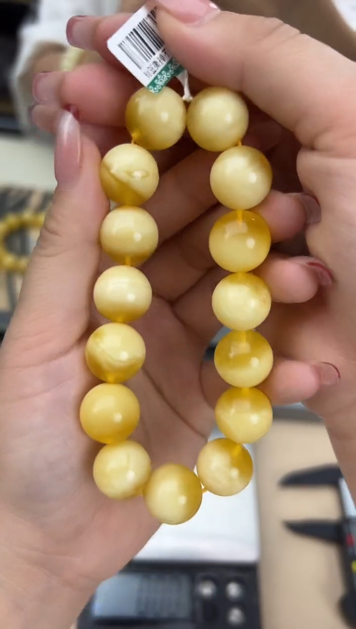【闪购商品】琥珀裸石未镶嵌蜜蜡手串