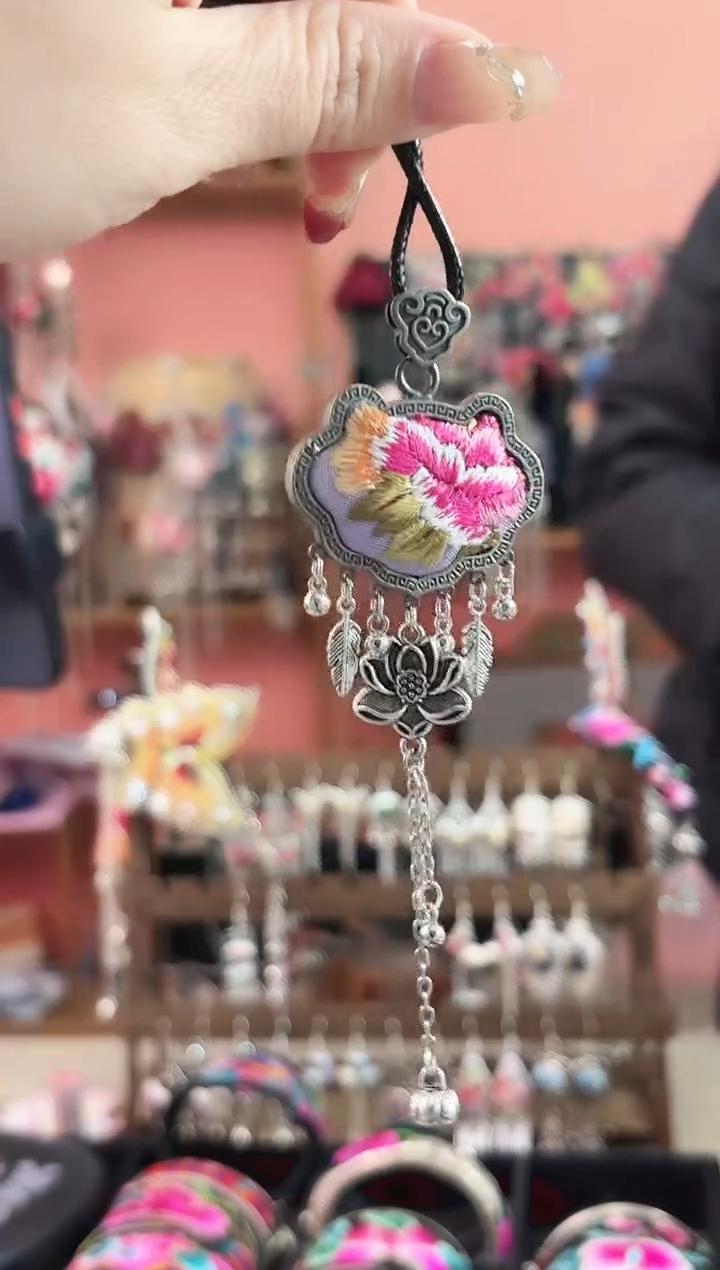 织绣艺枝独绣手工饰品216