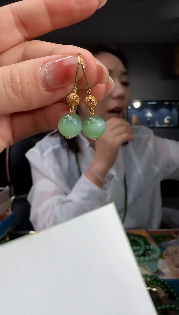 18K金镶嵌和田玉耳饰1