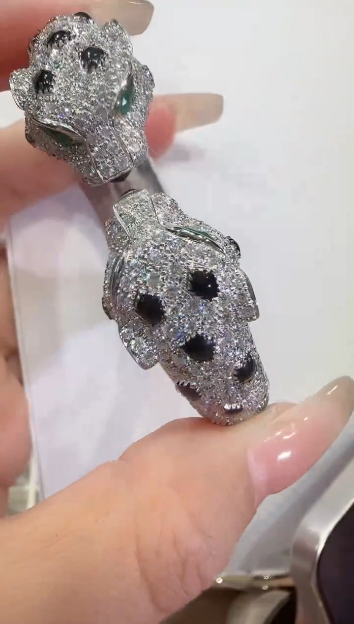 手镯18K金镶嵌钻石双头豹子（48小时鉴赏期）