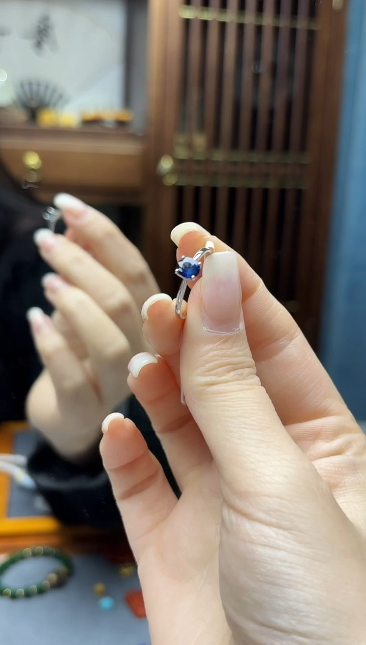 戒指蓝宝石18K金镶嵌18K金蓝宝石戒指CB