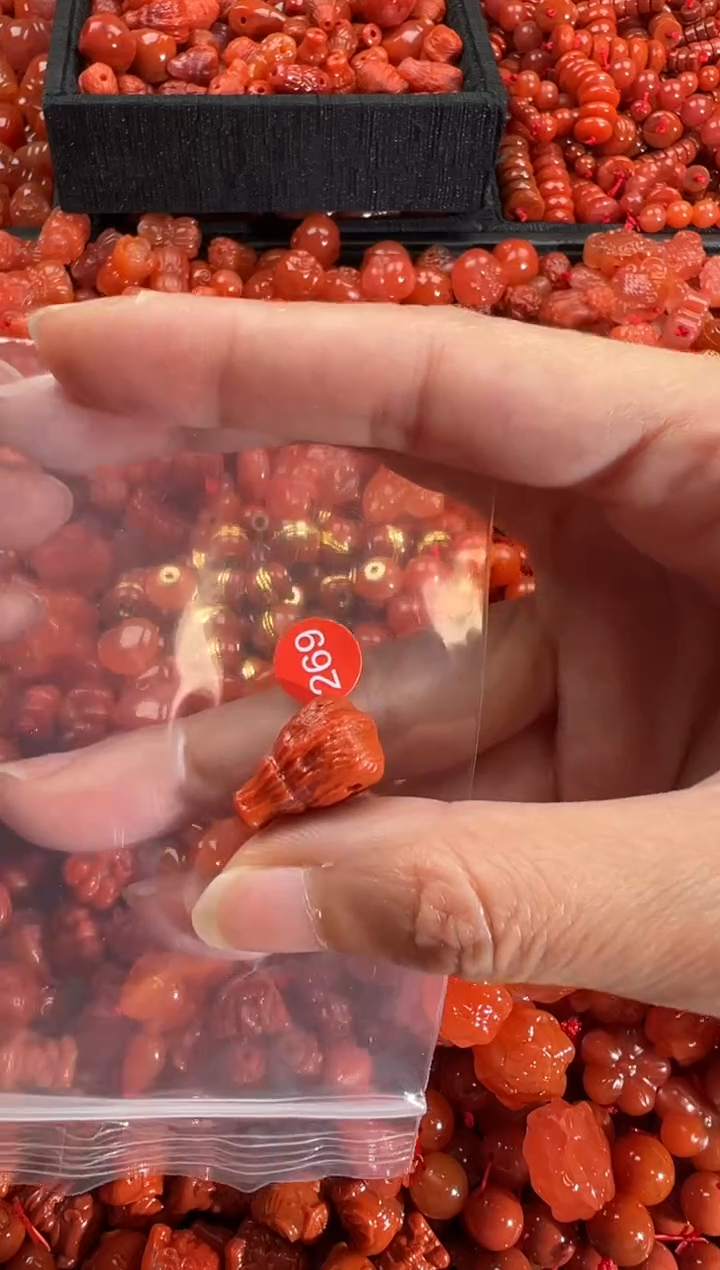 【闪购商品】南红玛瑙颈饰未镶嵌1