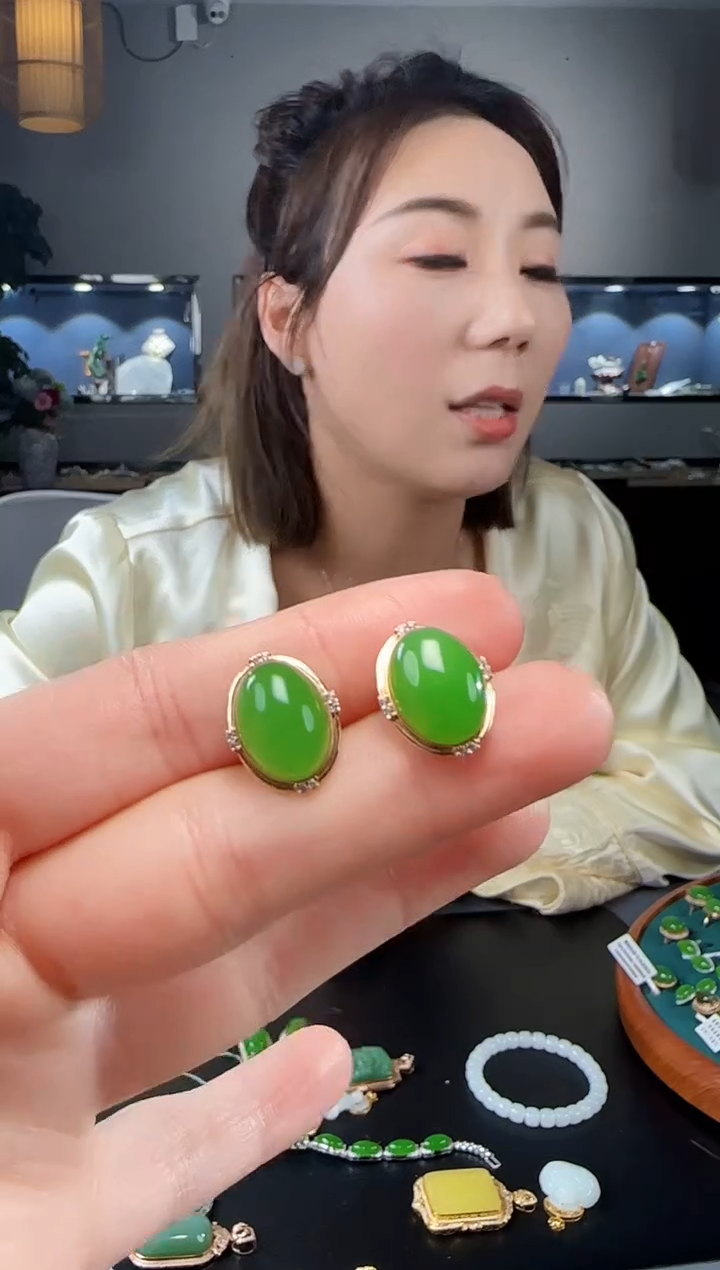 【闪购商品】和田玉耳钉18K金镶嵌1