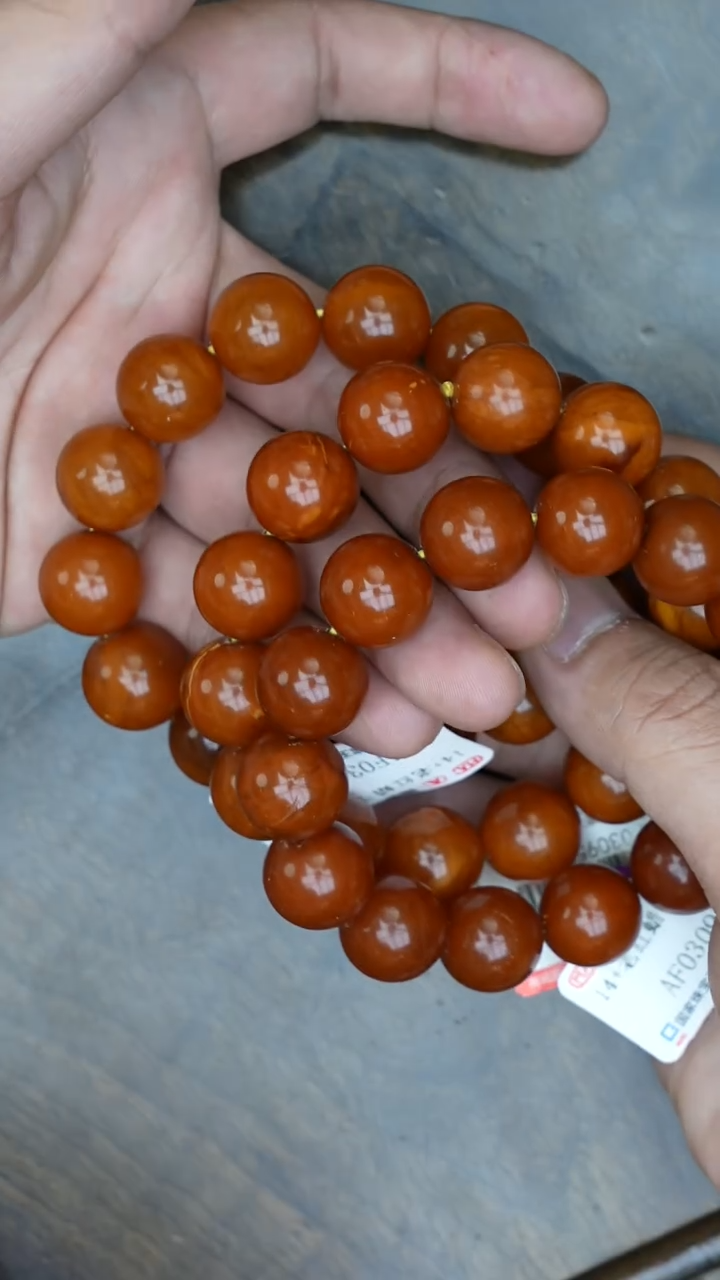 【闪购商品】琥珀裸石未镶嵌老红蜡手串微瑕多样性发其一