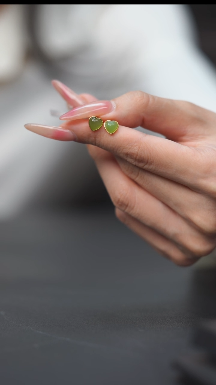 银S925镶嵌和田玉耳饰HC30100苹果绿爱心耳饰