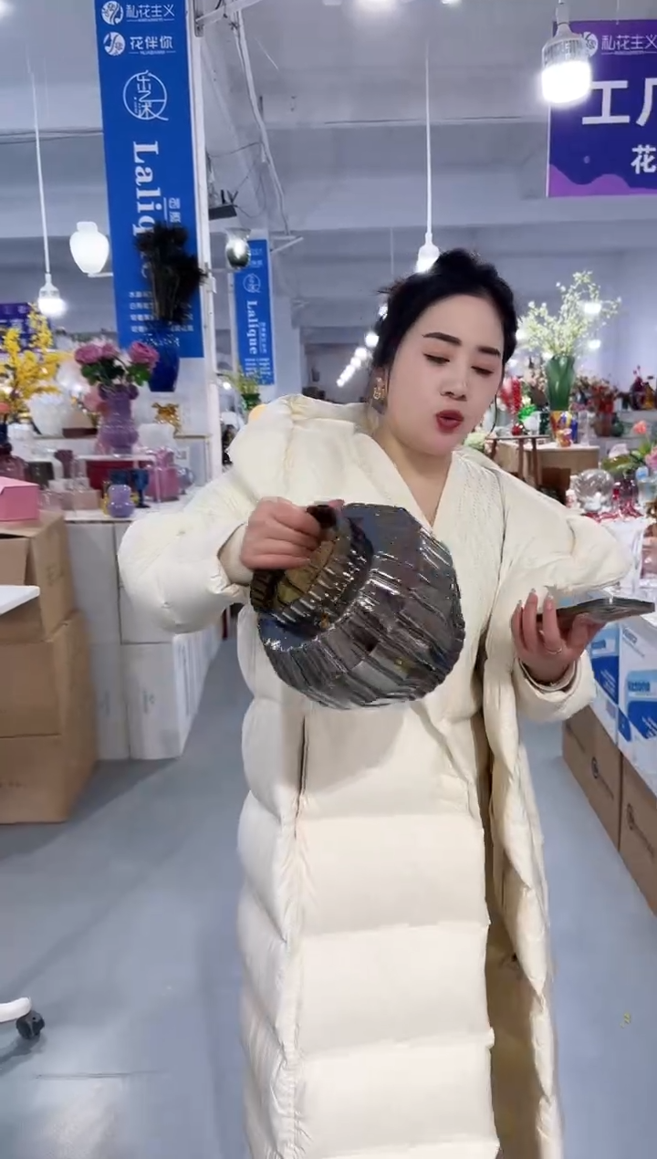 【闪购商品】玻璃安琪花瓶微瑕-NETF