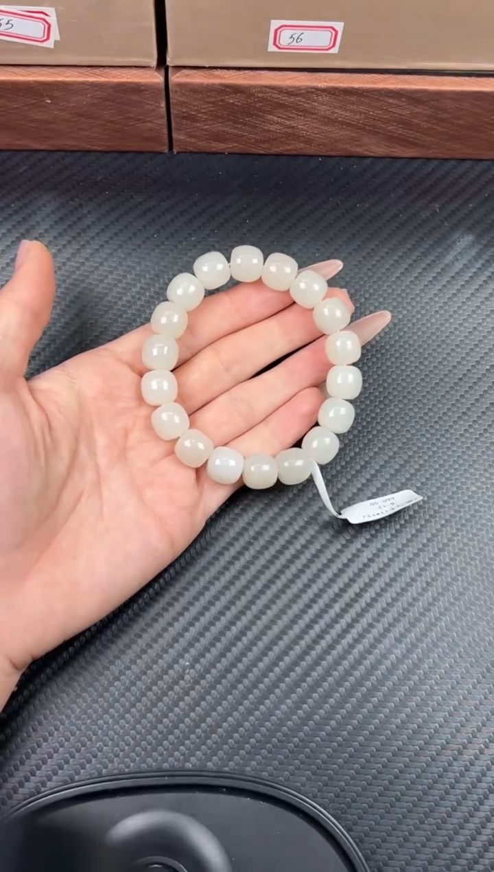 未镶嵌手串和田玉黑山微色差卡12P