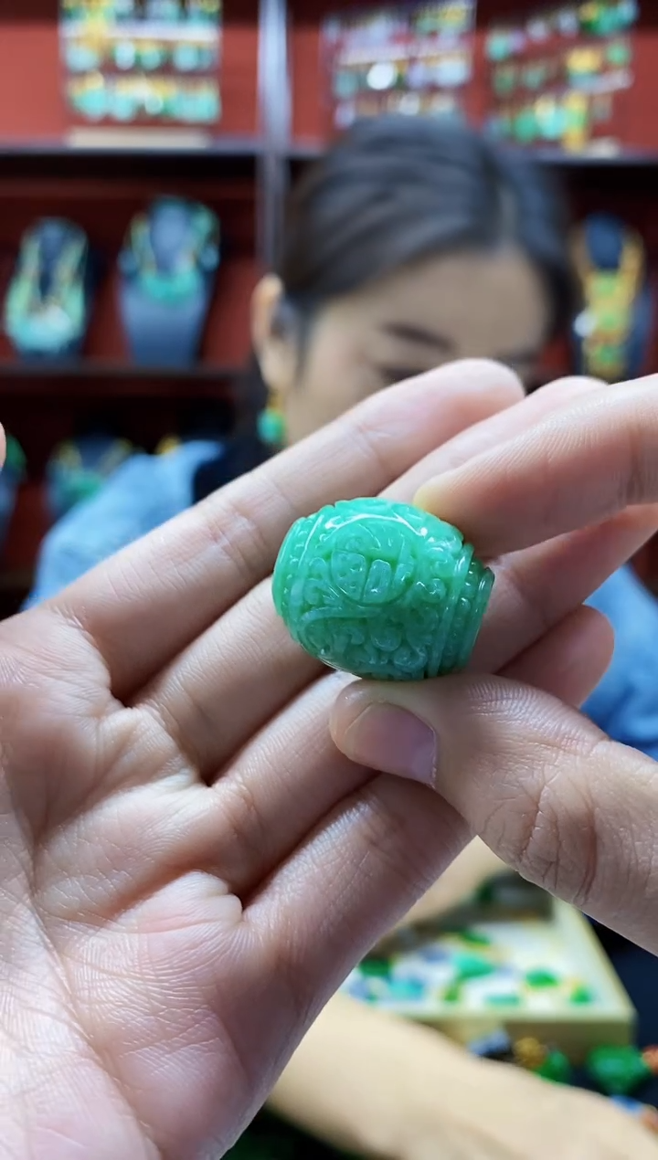 颈饰未镶嵌翡翠吊坠