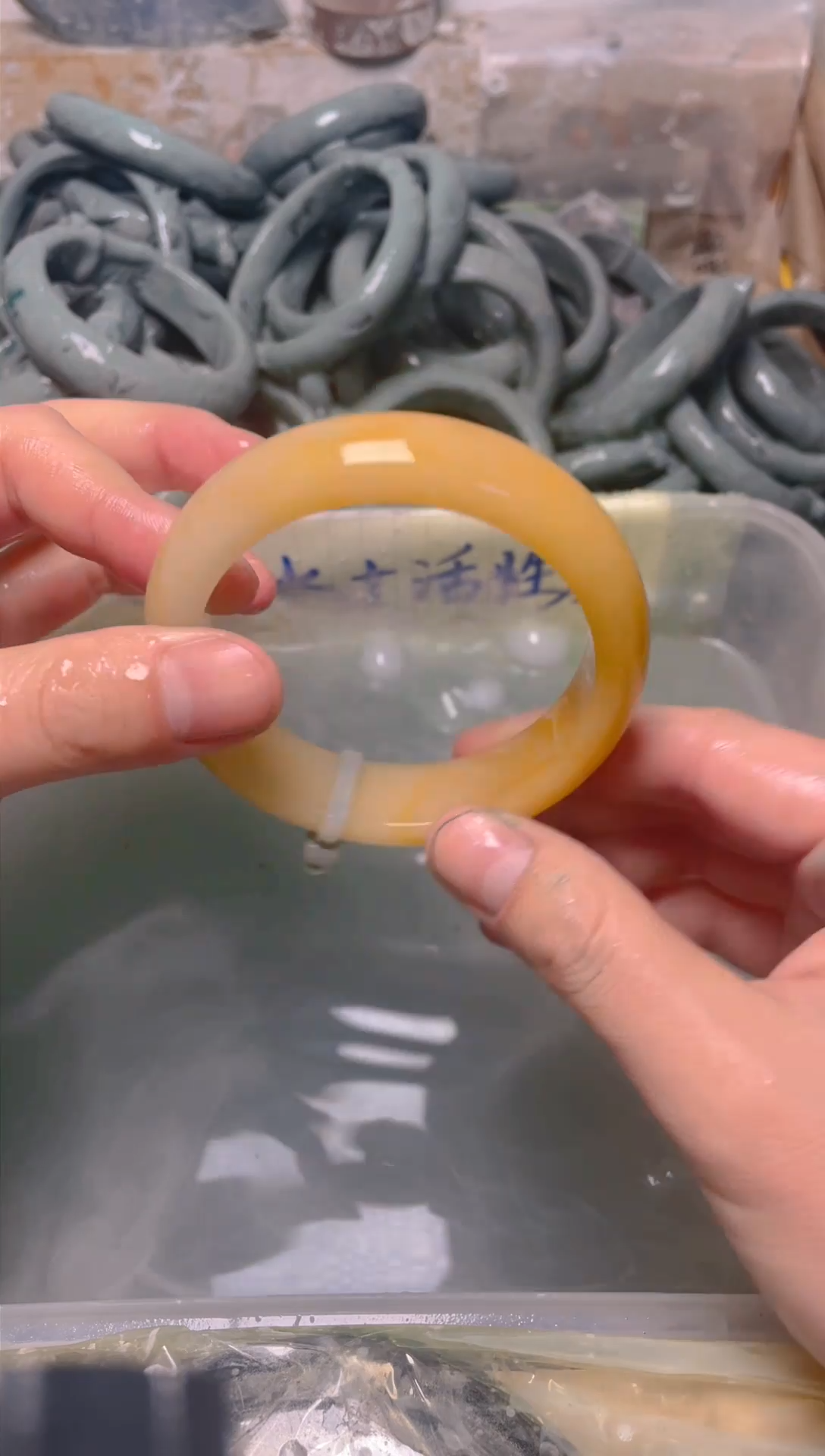 【闪购商品】石英质玉手镯未镶嵌60