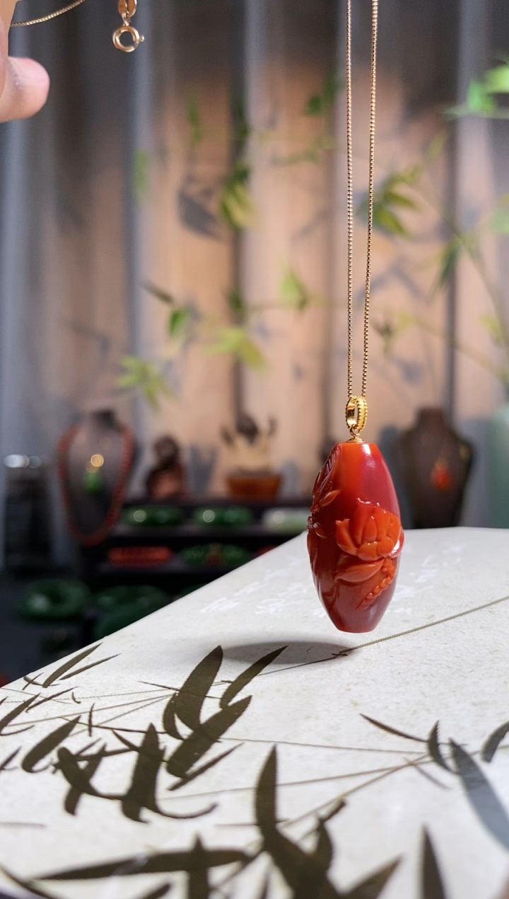 【闪购商品】南红玛瑙颈饰18K金镶嵌，，原矿南红，玉勒子，鱼戏莲
