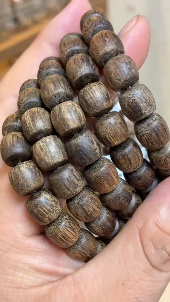 沉香手串 巴布亚沉香老型单圈1.0*1.1多样性发其一