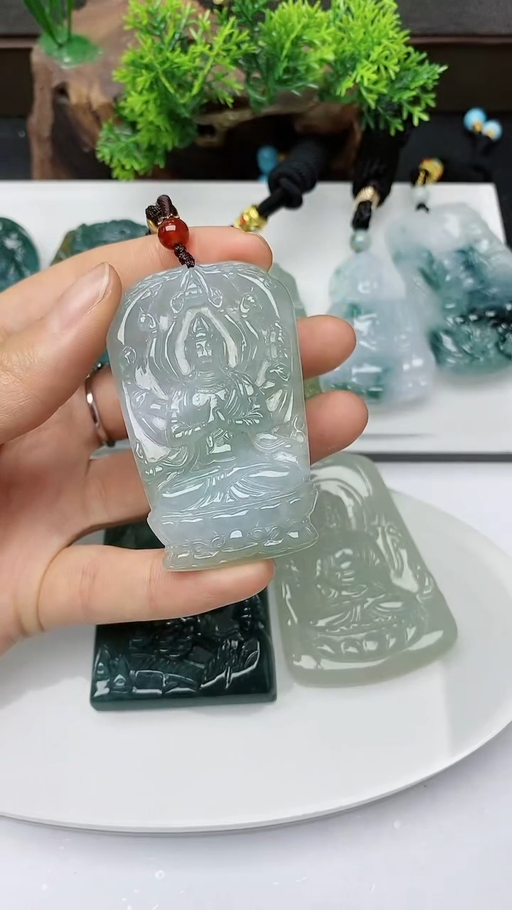 【闪购商品】翡翠颈饰未镶嵌          