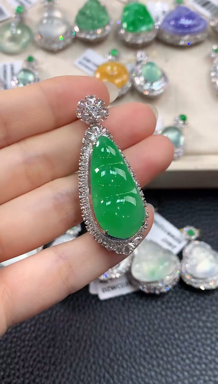 【闪购商品】翡翠颈饰18K金镶嵌C68   