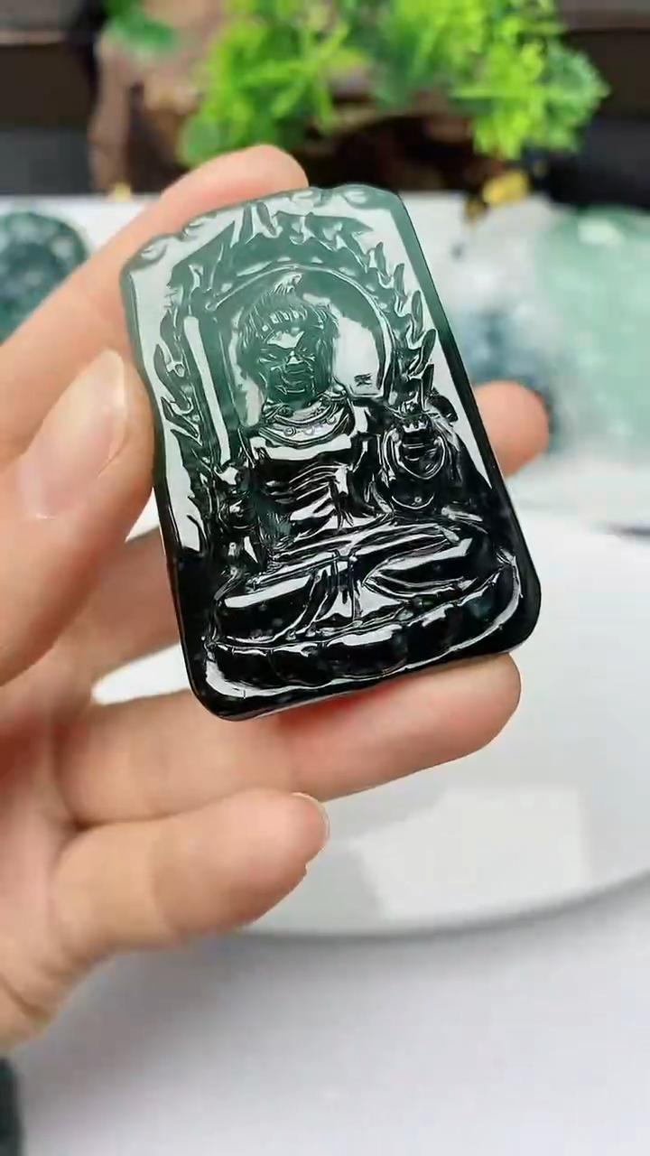 【闪购商品】翡翠颈饰未镶嵌         