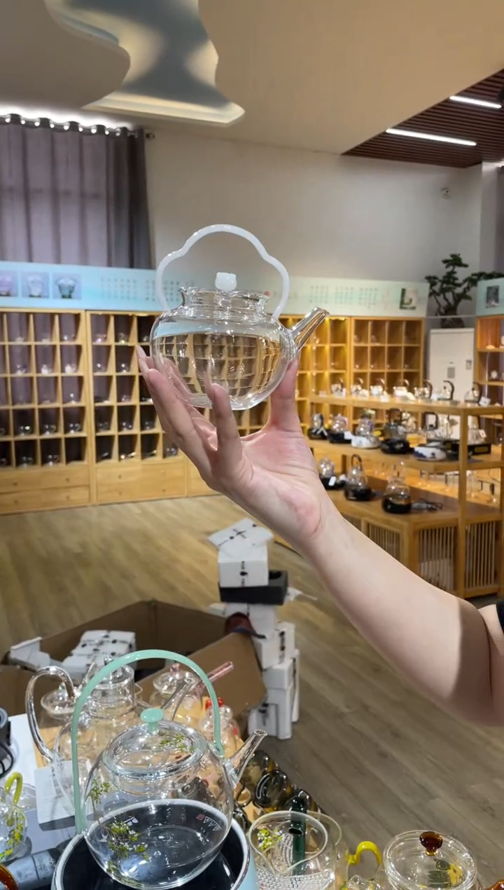 手工艺品玻璃铃兰小壶白玉提梁