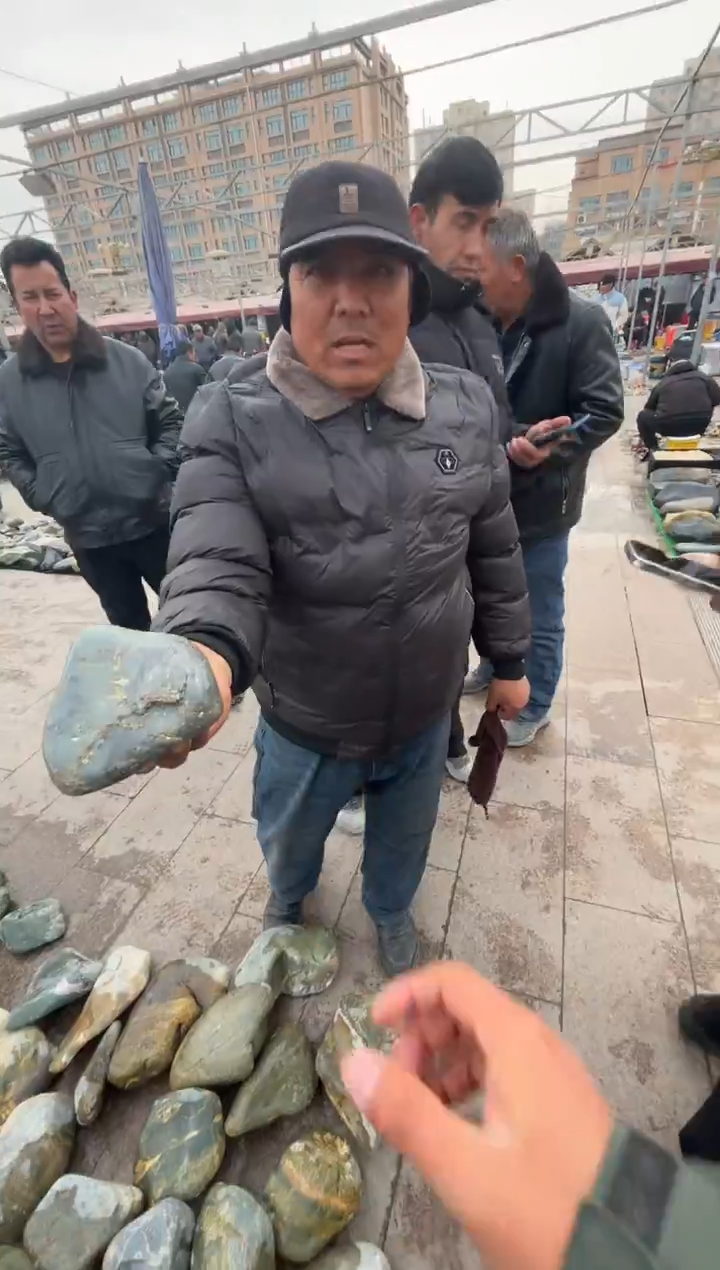 未镶嵌和田玉（糖玉）挂件和田玉