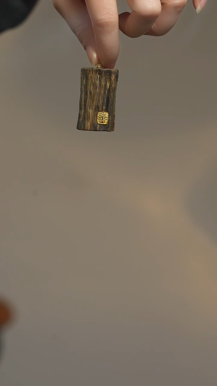 吊坠沉香扎基平安无事牌