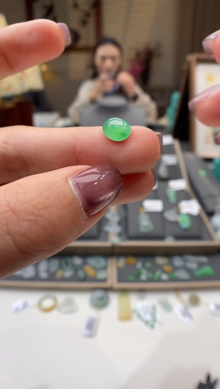 【闪购商品】翡翠颈饰未镶嵌蛋面