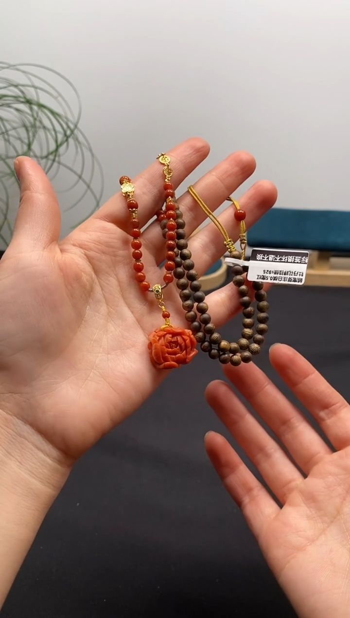 【闪购商品】沉香吊坠越南芽庄白棋0.5牡丹花脖挂