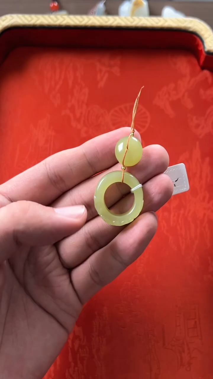 未镶嵌和田玉挂件新疆若羌黄口鸡油黄仿古饕餮戒指套装