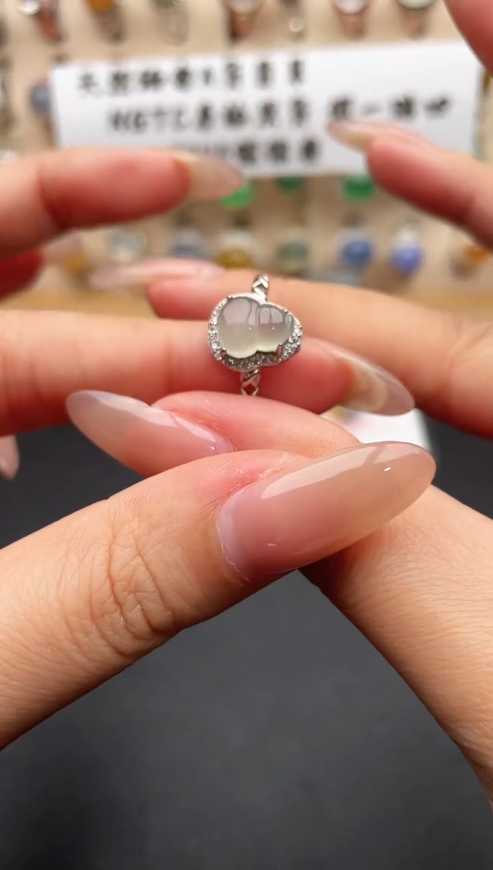 未镶嵌戒指翡翠一物一证一礼盒