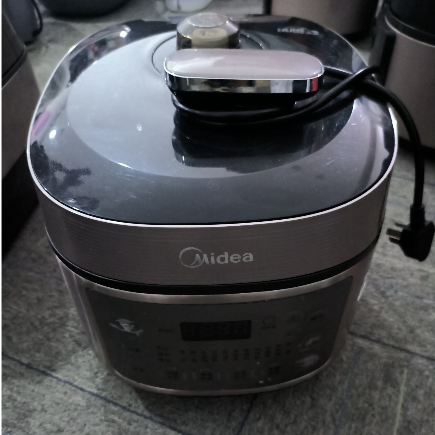 9新 Midea/美的 【二手】武汉仓电压力锅轻微划痕功能完好