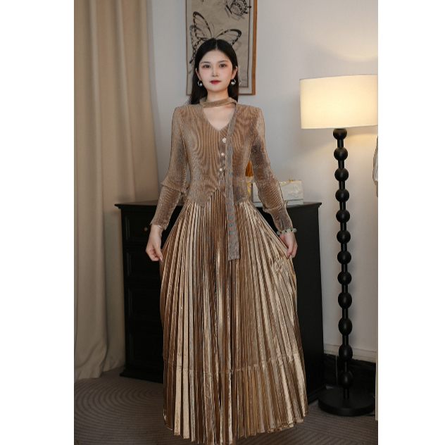 2025秋冬款优雅气质连衣裙女三宅褶皱收腰裙子