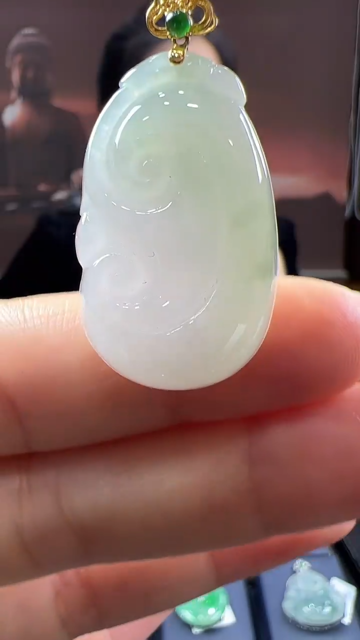 18K金镶嵌挂件翡翠如意不含链