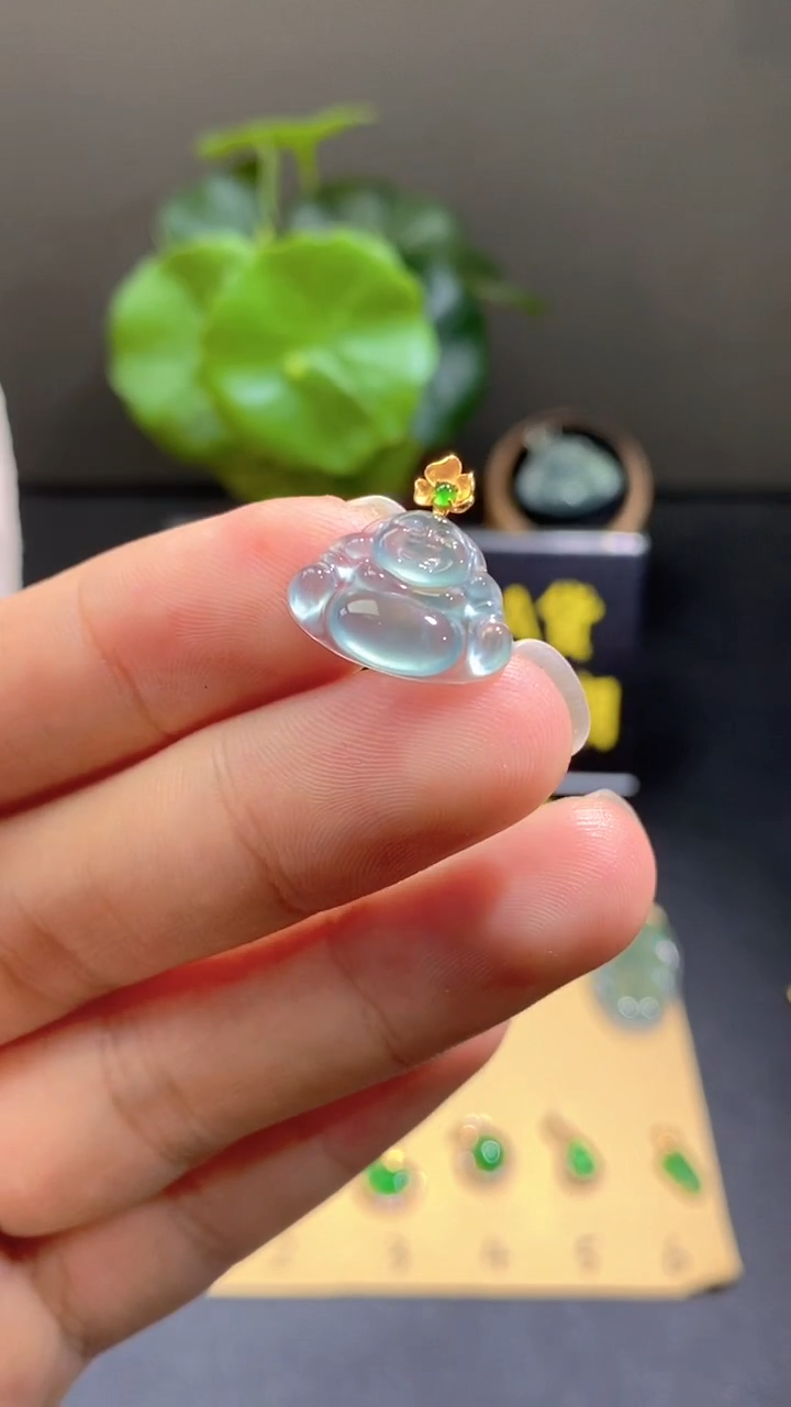 颈饰18K金镶嵌翡翠翡翠A货