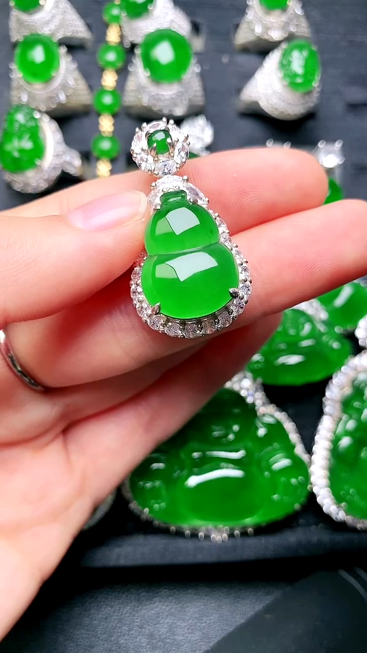 【闪购商品】翡翠吊坠(赠链)未镶嵌葫芦吊坠