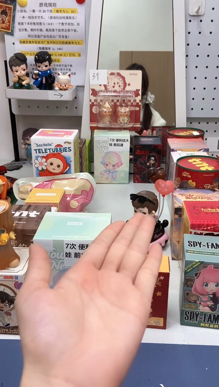 盲盒潮玩手办场景摆件