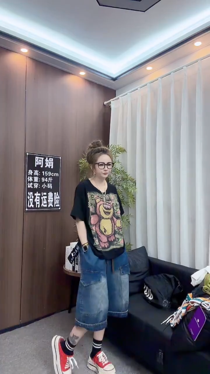 黑色草莓熊短袖。。