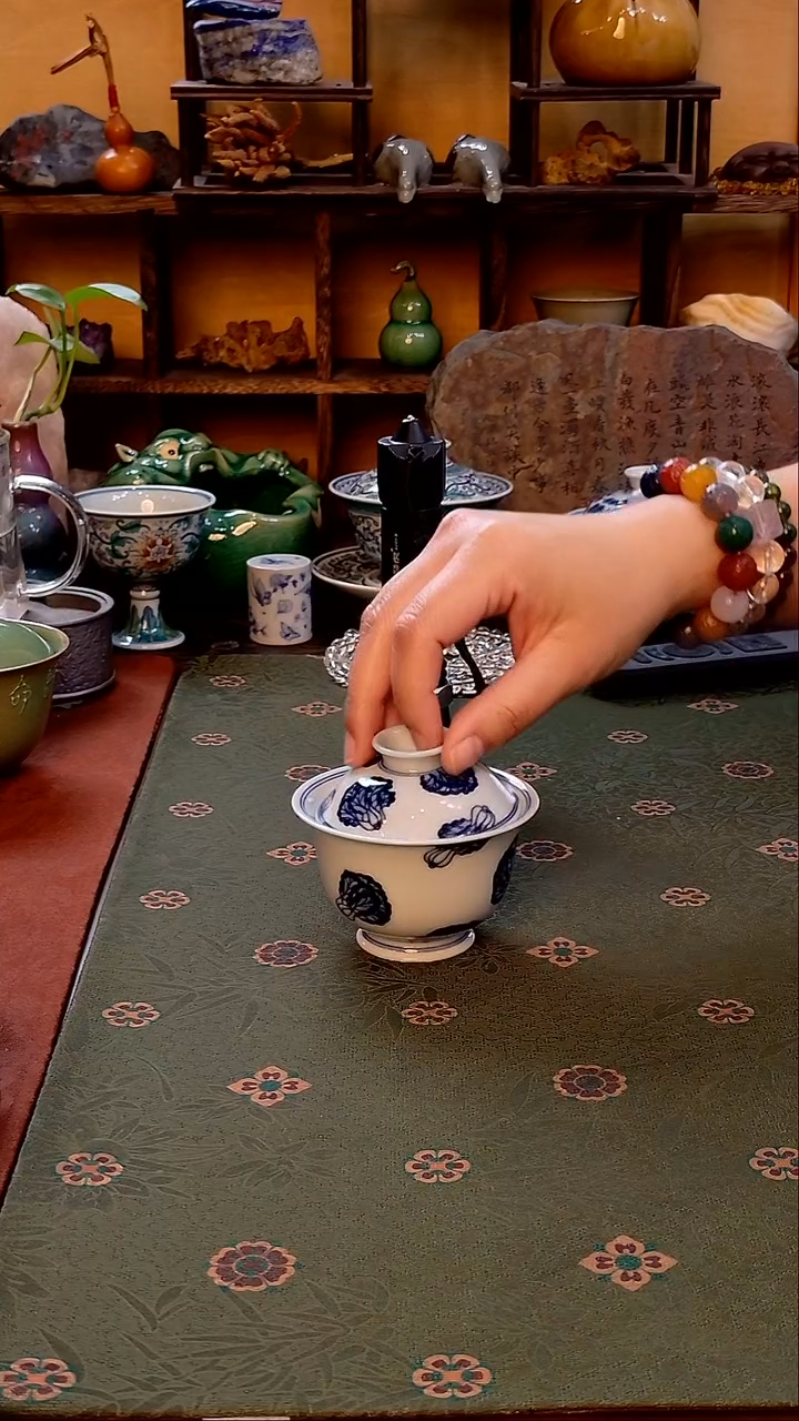 【手工手绘白菜青花盖碗】