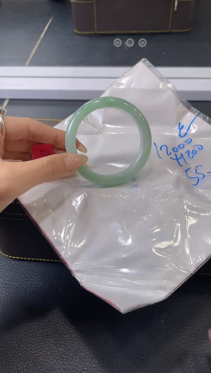 【闪购商品】翡翠手镯未镶嵌手镯