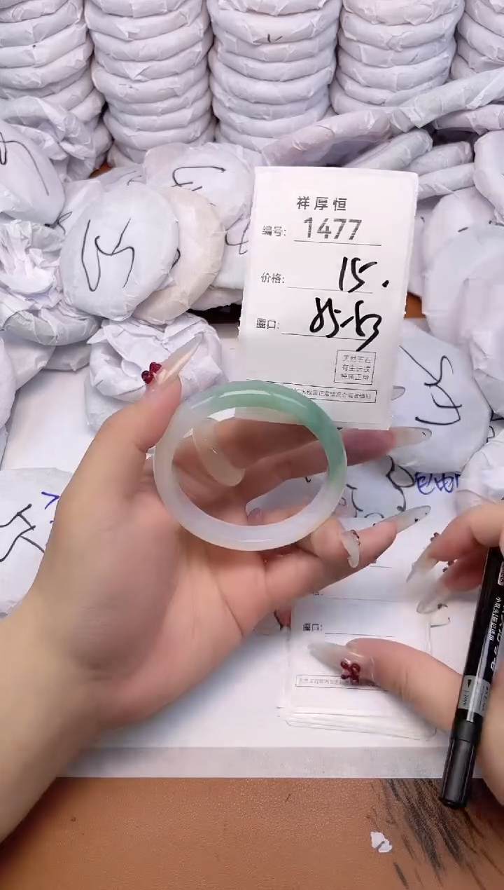 玛瑙/玉髓手镯未镶嵌1477