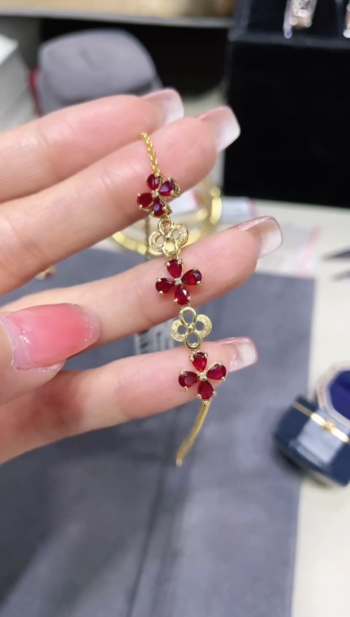 18K金镶嵌天然红宝石手链