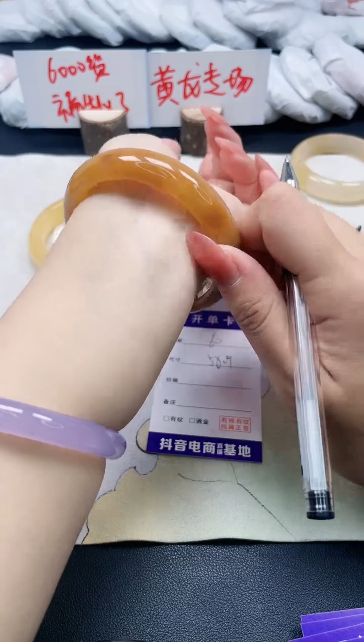 【闪购商品】石英质玉手镯未镶嵌60/58.9