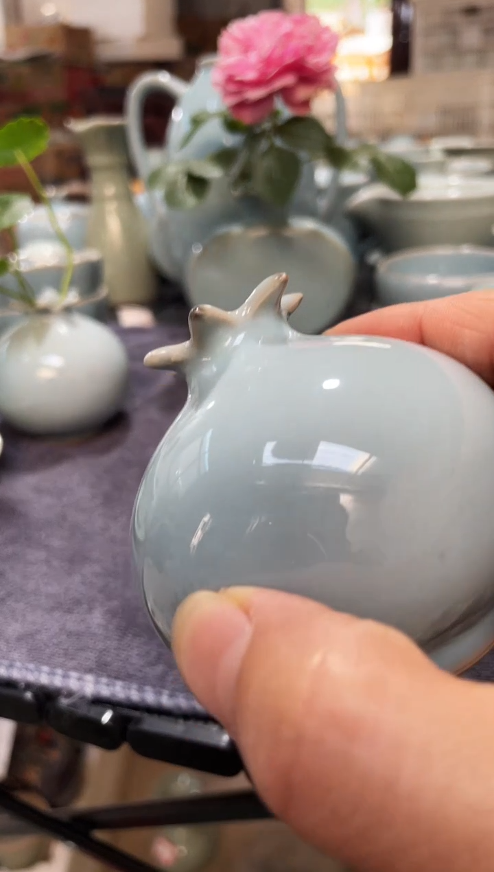 其他微瑕天青釉小石榴瓶